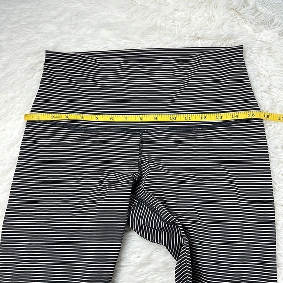Lululemon Wunder Under Crop High-Rise *Roll Down Scallop Luxtreme 23" Hype Strip - Picture 4 of 7